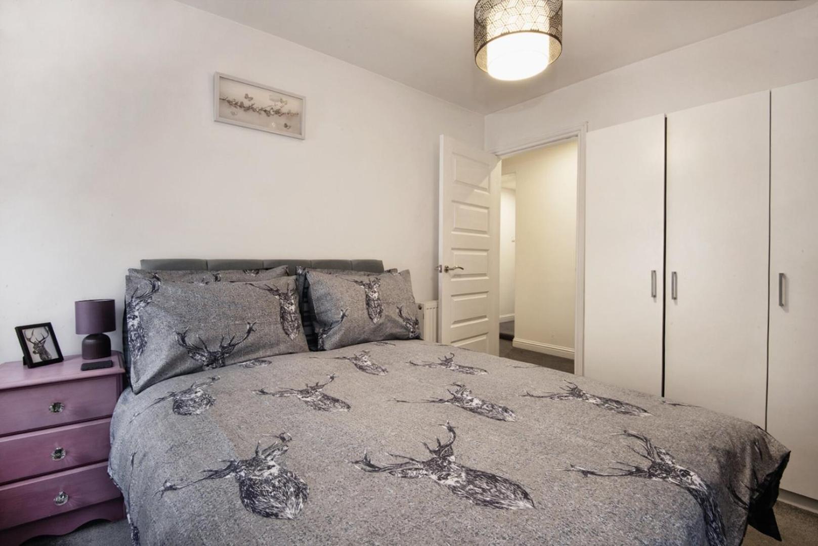 Charming 2 Bedroom Flat In The Heart Of Kirriemuir Exterior foto