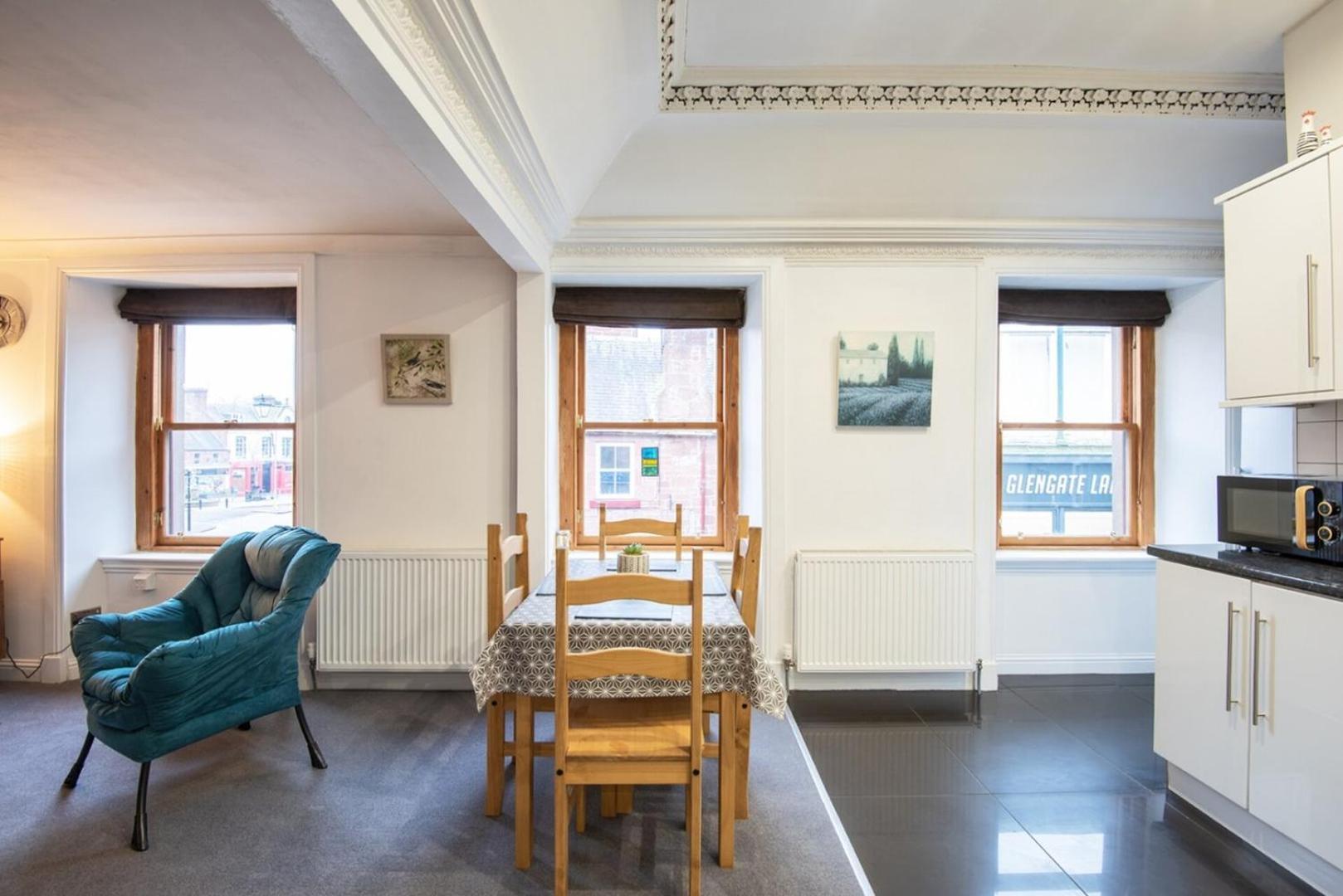 Charming 2 Bedroom Flat In The Heart Of Kirriemuir Exterior foto